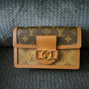 Louis Vuitton crossbody purse/wallet